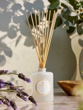 VOLUSPA Mountain Lavender & Chamomile Reed Diffuser